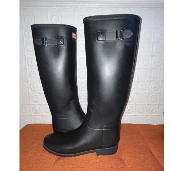 Hunter Refined Tall Rain Boots in Navy | Size 9 (US) - Picture 4 of 13
